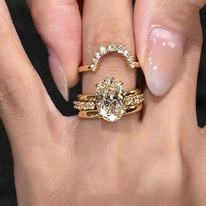 R236 Nuovo Anello Aperto di Lusso in Ottone Placcato Oro 18K con Zirconi, Fascia con Diamanti Taglio Ovale per Donna, Gioielli per Matrimoni e Feste - Product Image 1