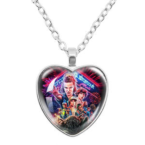 Collier Stranger Things, pendentif cœur rétro inspiré de la série web américaine à succès - Product Image 5