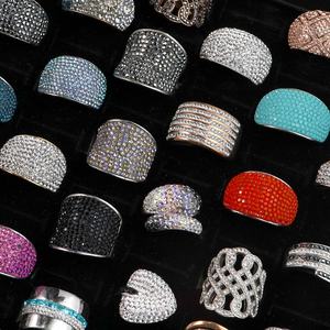 Usine de bijoux ZhaoXiang, fabrication de bijoux sur mesure de haute qualité avec placage PVD et zircon, bracelet, boucles d'oreilles, bagues en acier inoxydable - Product Image 3