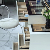 Table de maquillage intégrée moderne minimaliste italienne avec double plateau en verre, miroir éclairé et armoire latérale pour hôtel