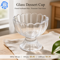 Gobelets à dessert en verre épais transparent avec bord festonné cannelé et base sur pied, bols à sundae pour une présentation de dessert élégante