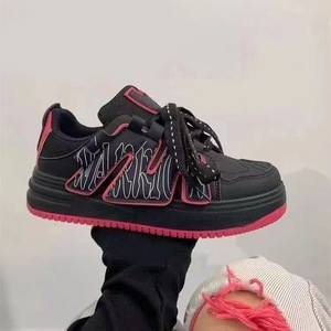 Nuevas Zapatillas Deportivas Casuales con Diseño Atractivo y Detalles de Dopamina, Parte Superior de PVC, Entresuela de TPU, Versátiles para Estudiantes, con Suela Gruesa, Leggings Modernos para Mujer - Product Image 3