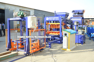 Machine à mouler le béton QT4-15 : Changez facilement de moules pour fabriquer des pavés emboîtables et des pierres de <span class=keywords><strong>bordure</strong></span> - Product Image 2