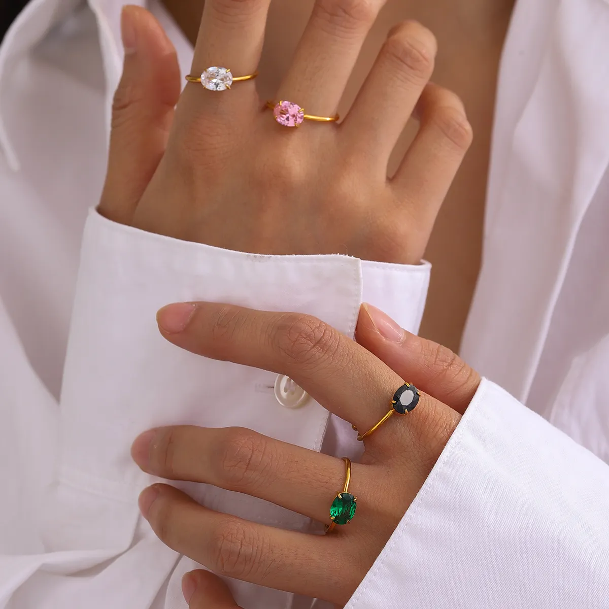 Perhiasan jari 18K lapis emas baja tahan karat, cincin dapat disesuaikan zirkonia kubik oval merah muda untuk wanita