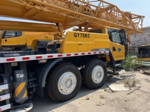 Grue mobile hydraulique d'occasion XCMG QY75KC de 75 tonnes à flèche télescopique pour la construction et le levage - Grue sur camion - Product Image 3