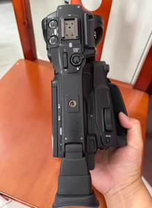 กล้องวิดีโอ XF105 มือสอง สภาพดีเยี่ยม บันทึกวิดีโอแบบ FHD กล้องวิดีโอระดับมืออาชีพ ซูมออปติคอล 10 เท่า - Product Image 4