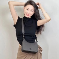 2025 marque de créateur de luxe demi-lune motif sac à bandoulière pour les femmes à la mode sous les bras épaule en cuir pour l'été