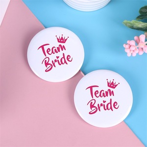 Alfiler de solapa de resina epoxi Bobbi Dome personalizado Bedazzled Alfileres personalizados chapados en oro <span class=keywords><strong>para</strong></span> bebés - Product Image 5