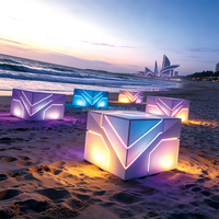 Sculpture lumineuse LED RGB 3D futuriste en forme de cube (acier thermolaqué + panneaux PC givrés) étanche IP65 pour événements de plage et décoration