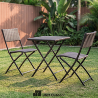 Ensemble de chaises en rotin d'extérieur modernes J&M avec table pliante, couleur marron, durables et imperméables pour une utilisation en cour