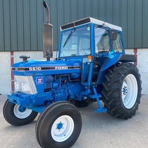 Tracteur agricole Ford 5610 2WD à cabine fermée, 75 CV, transmission par engrenages, pour travaux de champ et aménagement paysager - Product Image 5