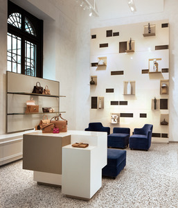 Diseño de interiores de boutique de bolsos de lujo: accesorios de tienda elegantes y vitrinas para bolsos de prestigio - Product Image 6