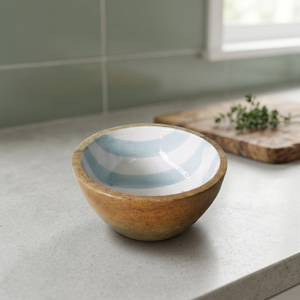 Bol en bois de manguier fait main avec intérieur rayé bleu et blanc, design Wabi Sabi, pour servir les aliments à la maison - Product Image 3