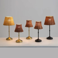 Lampe de table en rotin tressé à la main avec LED rechargeable à lumière chaude, style moderne, fabrication directe d'usine, OEM ODM, vente en gros personnalisée
