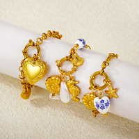Bracelet tendance et mignon sur le thème de l'océan en forme de cœur en acier inoxydable avec des perles en céramique et une chaîne plaquée or 18 carats pour femmes