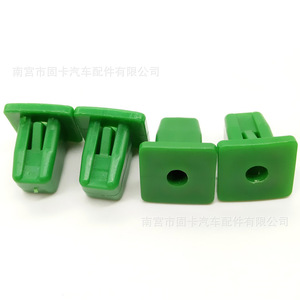 Soporte Universal de Plástico para Parachoques K31 Verde para Autos Volkswagen y Peugeot, Clip de Fijación - Product Image 1