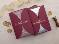 Invitations de Mariage de Luxe Personnalisées, Pliables, en Papier Acrylique Bourgogne et Doré, avec Carte RSVP à Code QR