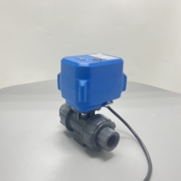 Vanne à boisseau sphérique électrique en PVC 2 voies 15~50mm DC9~24V AC220V avec actionneur en plastique pour eau, usage général, support OEM, vannes à boisseau sphérique personnalisables