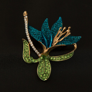 Broches de mode haut de gamme dorées pour femmes, broches en forme de carnations avec strass étincelants - Product Image 4