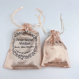 ถุงเก็บผมต่อแบบมีเชือกผูก ทำจากผ้าไหมซาติน พิมพ์โลโก้แบรนด์ได้ สำหรับใส่ผมต่อและวิก - Product Image 1