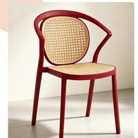 Chaise de salle à manger monobloc en plastique avec accoudoir incurvé et panneau ventilé en maille, idéale pour la maison, la cuisine, le café, les salons de thé et les espaces de loisirs – Meilleure vente