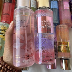 Victoria's Secret - Spray Corporal con Fragancia Duradera de 250 ml, Perfume Original para Mujer, Aroma Veraniego - Product Image 4
