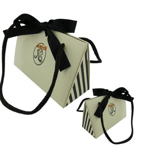 Caja <span class=keywords><strong>de</strong></span> regalo <span class=keywords><strong>de</strong></span> papel <span class=keywords><strong>de</strong></span> arte triangular elegante, embalaje <span class=keywords><strong>de</strong></span> cinta plegable blanca y negra para regalos <span class=keywords><strong>de</strong></span> cristal cosmético, <span class=keywords><strong>crema</strong></span> <span class=keywords><strong>de</strong></span> ojos <span class=keywords><strong>de</strong></span> laminación mate - Product Image 6