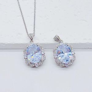 สร้อยคอจี้ตัดรูปดอกไม้และน้ำแข็งประกายรูปวงรีสุดหรูพร้อมโซ่ระดับกระดูกไหปลาร้าเพทายฝังสูง - Product Image 1