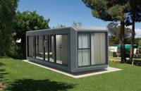 Micro-maisons intelligentes écologiques en structure acier, style capsule spatiale moderne, maisons mobiles avec installation rapide