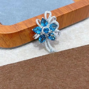 Elegante rodio plateado 925 joyería de plata Natural Londres azul Topacio flor broche para mujeres broches de joyería fina - Product Image 3