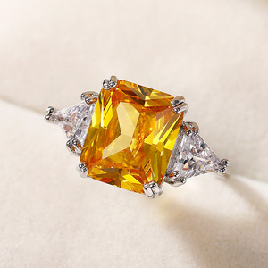 Anello Quadrato Stile Caramella per Donne, Design Colorato, Accessorio da Dito per Uso Quotidiano - Product Image 3