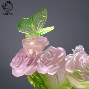 Vase à roses en verre artisanal Contem, sculpture en relief papillon en Liuli Pâte de Verre pour la décoration d'hôtels haut de gamme et les cadeaux d'entreprise - Product Image 6