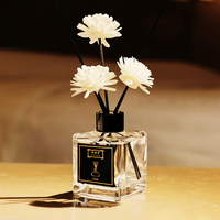 Vente en gros sur mesure Diffuseur de roseaux d'huile essentielle parfumée de parfum de fleur d'arôme pour la maison avec bâtons de rotin