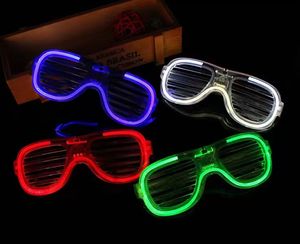 Lunettes de soleil LED néon pour enfants et adultes, accessoires lumineux tendance pour Halloween, Noël, anniversaires, fabriquées en plastique - Product Image 6