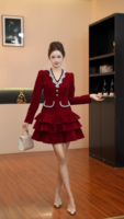 6829 Mini-robe marron sucre de canne, style soda, en tweed français, avec perles, unie, décontractée d'automne, style coréen, col en V, taille haute, coupe ajustée