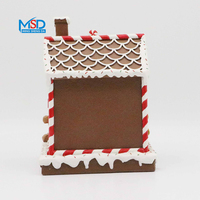 Figurine de maison en résine en forme de maison de pain d'épices, maison de Noël décorée de bonbons avec bonhomme en pain d'épices, décoration de fêtes, approvisionnement en gros B2B
