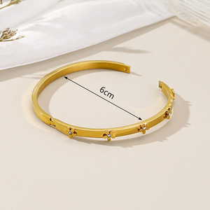 Minimalist ische PVD Golad plattierte offene Schnalle Armreif Kleeblatt Stern Blume Herz Armband Armreif Strass Edelstahl Armband - Product Image 3
