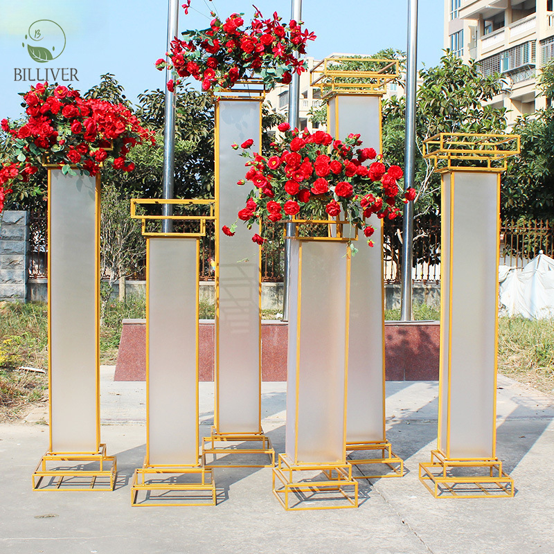 golden stand pillar