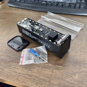 Caja de almacenamiento para baterías 18650 con 8 ranuras, tipo C, para carga DIY, compatible con iPhone, Xiaomi, Huawei y teléfonos móviles. - Product Image 3