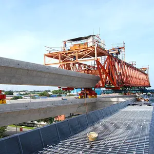 Máquina de construção do feixe da suspensão 180t, lançador da ponte chinês