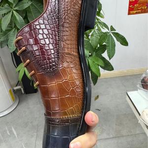 รองเท้าหนังแท้ทรงสี่เหลี่ยมสำหรับผู้ชาย ระบายอากาศได้ดี น้ำหนักเบา กันลื่น เหมาะสำหรับธุรกิจ ตกแต่งด้วยลายโบรก - Product Image 6