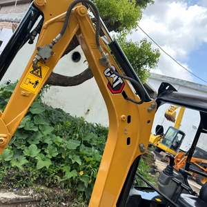 En stock : Excavatrice hydraulique compacte légère CAT301.7 d'occasion avec boîte de vitesses pour la démolition en allées étroites et la construction de caniveaux d'égout, en promotion - Product Image 4