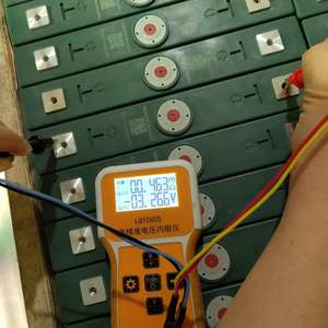 Hochwertige prismatische Lithium-Ionen-LiFePO4-Batteriezellen mit 3,2 V und 100Ah 3C-Entladung für 5kW 10kW Solaranlage EV-Energie speicher - Product Image 6