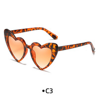 8806 lunettes de soleil à vente rapide transfrontalière mode coeur amour lunettes de soleil grand cadre lunettes personnalisées 8805 peinture en aérosol deux fois
