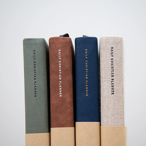 Planificateur quotidien chrétien A5 personnalisé avec couverture en cuir végétalien ou en lin, planificateur et journal d'objectifs, carnet - Product Image 4