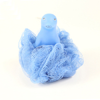 Nouvelle conception d'éponge de bain en maille jetable en forme de canard mignon, disponible dans toutes les couleurs Pantone selon la demande de l'acheteur