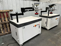 Machine à ébavurer les bords de tôles avec table à vide, moteur et construction en acier inoxydable pour l'ébavurage facile des petites pièces métalliques