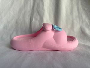 Pantofole Rosa con Suola Antiscivolo da 25 mm, Chiusura con Fibbia, Punta Chiusa, Suola in EVA, Per Tutte le Stagioni, Uso Domestico - Product Image 1