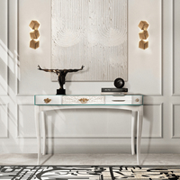 Décoration d'intérieur nordique, table console moderne de luxe avec tiroirs faits à la main, accents en miroir et en verre, poignées en laiton et finitions personnalisables