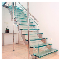 Marche d'escalier moderne Prima en mosaïque avec garde-corps en verre, motif coloré, design artistique pour boutiques, villas et escaliers de présentation